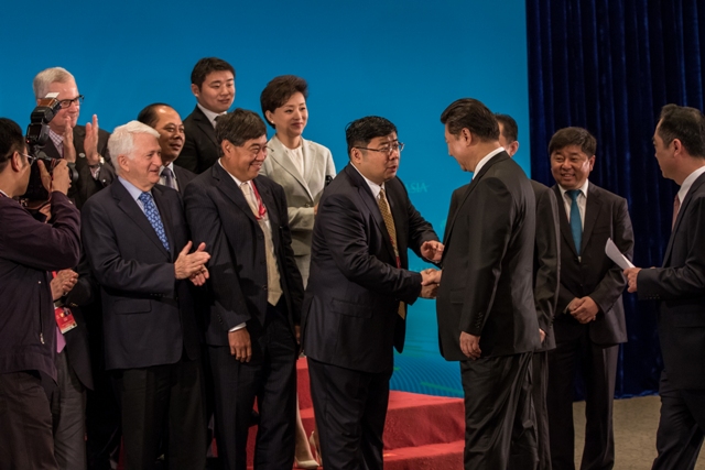 Xi Jinping, General Secretary of the Communist Party of China and State President,  has a cordial talk with and hears the report of Chairman Li Yong.